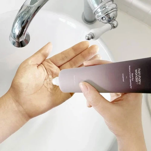 Haruharu Wonder Black Rice Moisture 5.5 Soft Cleansing Gel - Żel do Twarzy z Fermentem Ryżowym, 100ml 1